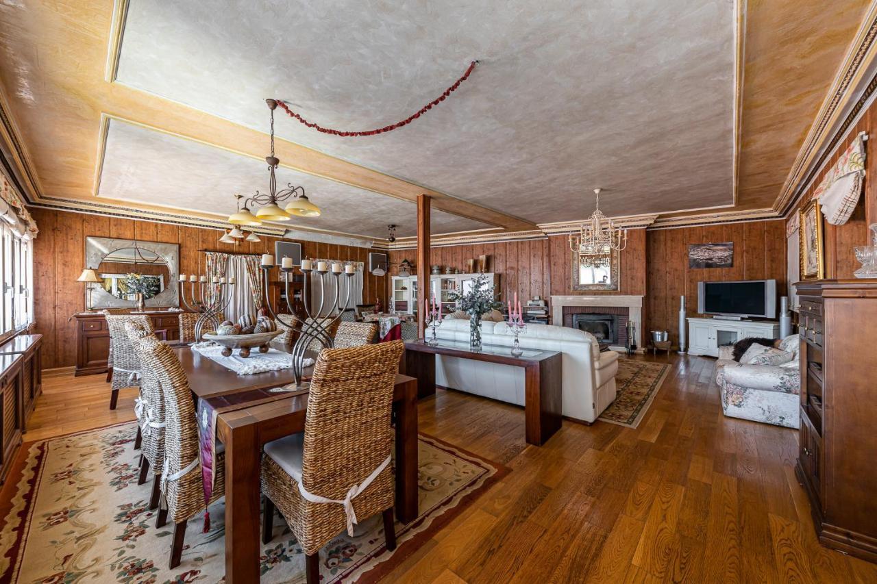 Waou Deluxe Cottage Titulcia 외부 사진