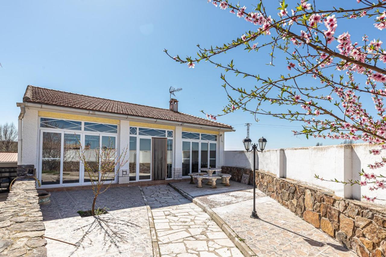 Waou Deluxe Cottage Titulcia 외부 사진