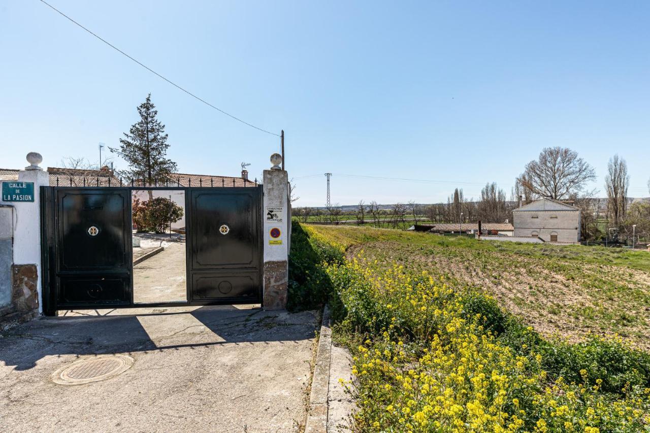 Waou Deluxe Cottage Titulcia 외부 사진